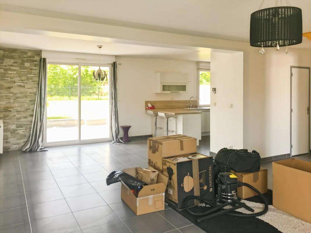 Maison à SAINT-LUBIN-DES-JONCHERETS