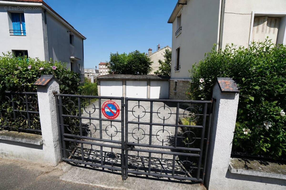Parking à NOISY-LE-SEC