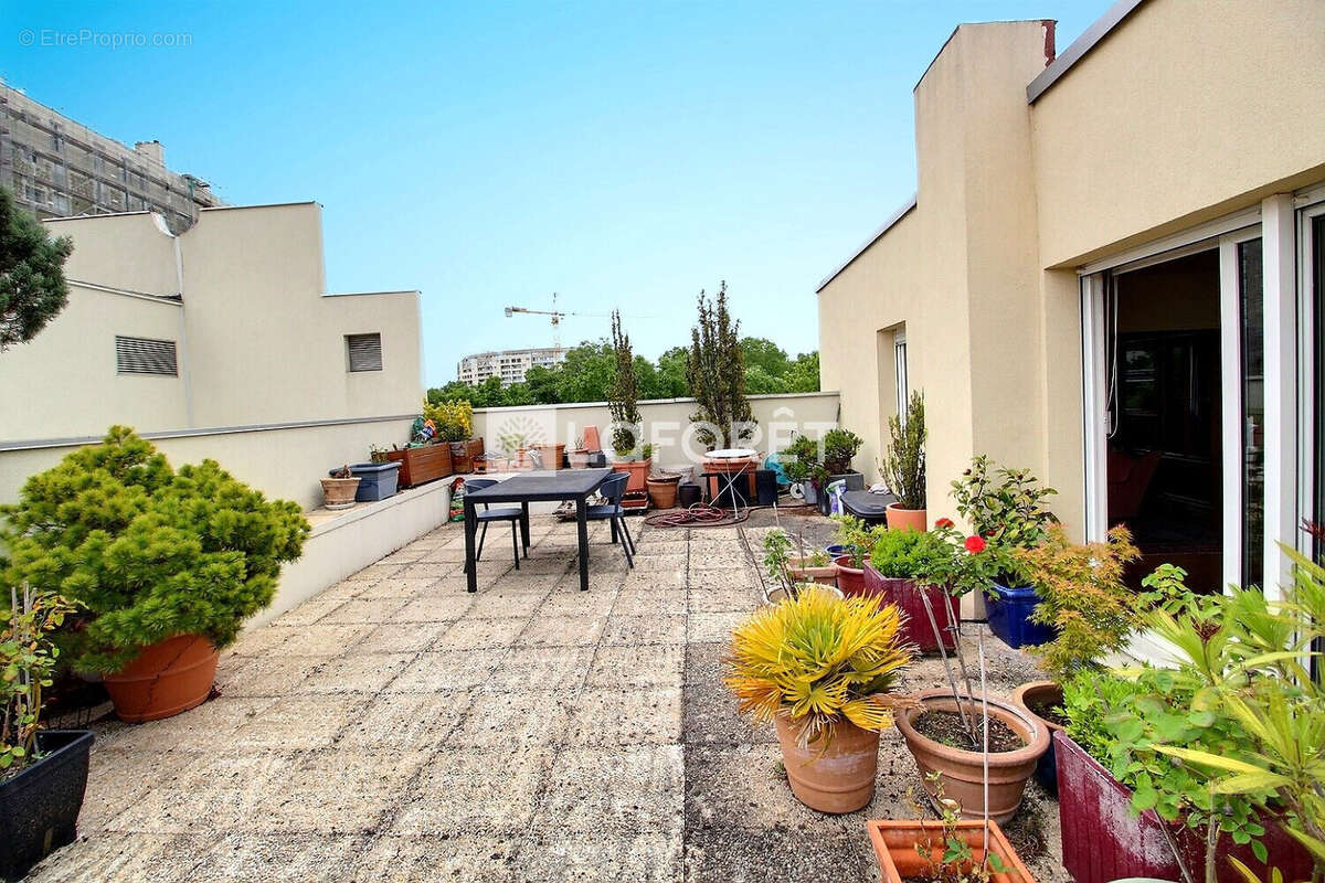 Appartement à VILLENEUVE-LA-GARENNE