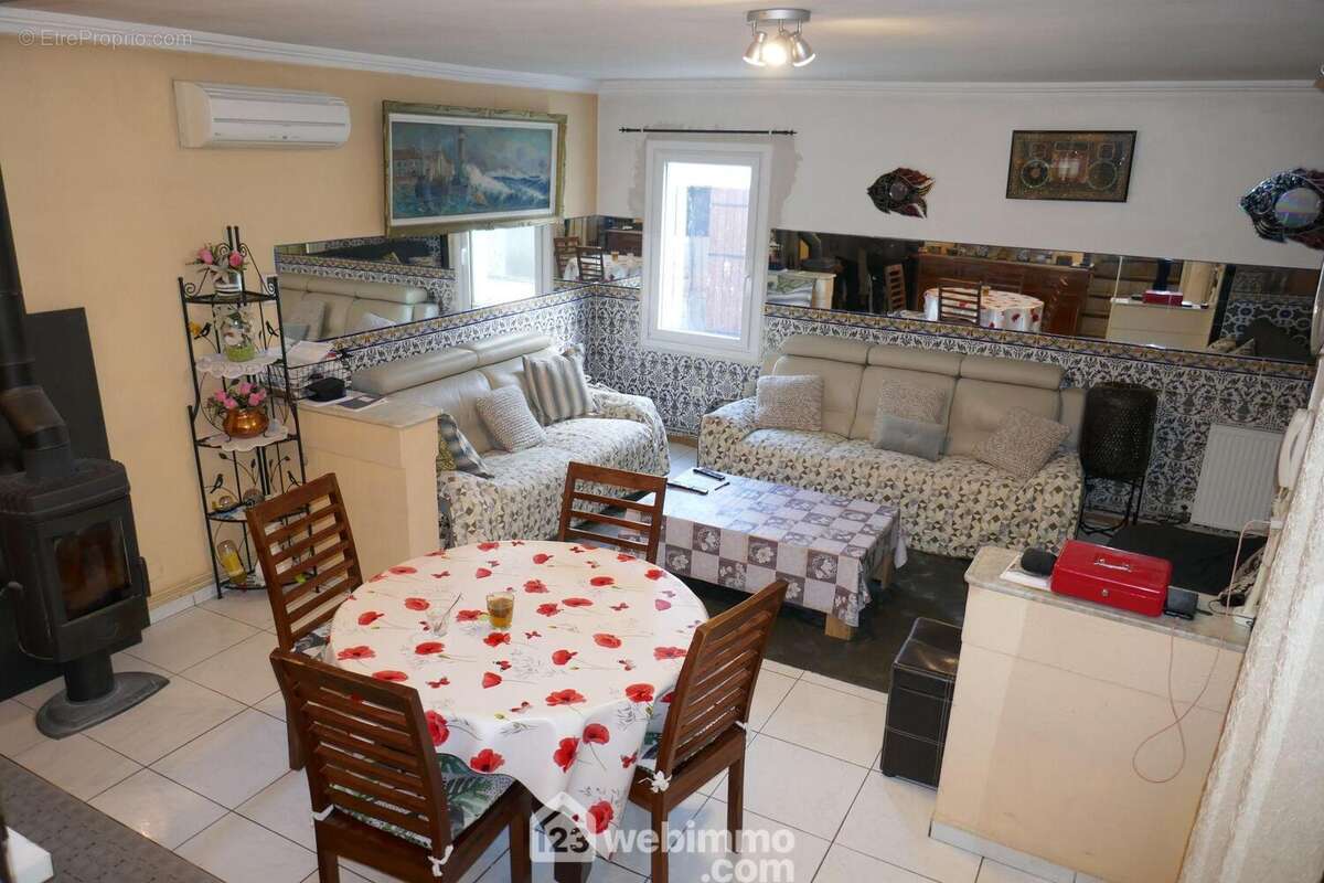 Habitation principale RDC vue 2 : Pièce de vie 28,51m²