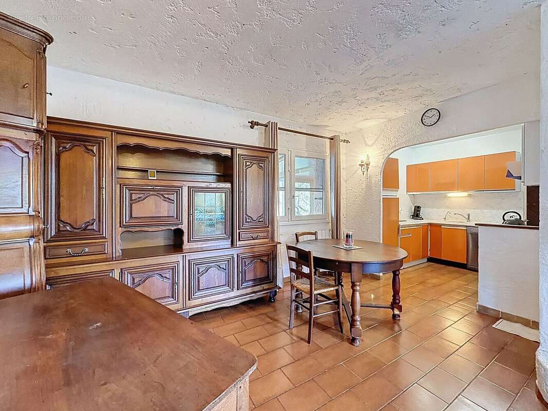 Maison à MEOUNES-LES-MONTRIEUX