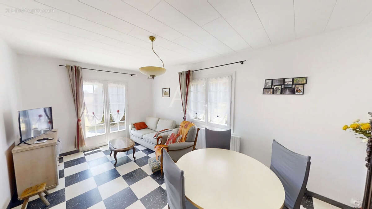 Maison à DONNERY