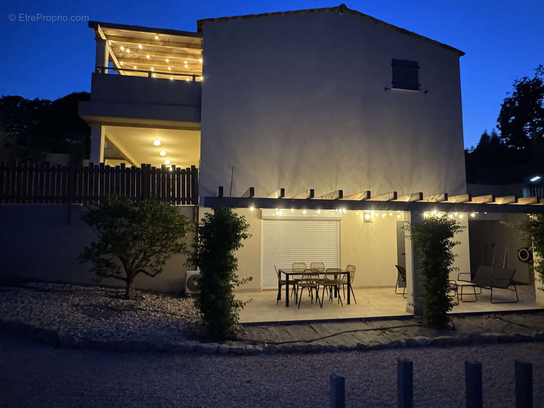 Maison à LES ISSAMBRES