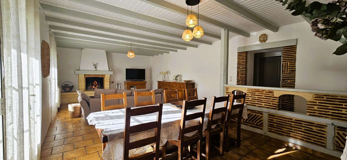 Maison 140 m² à Saint-Laurent-Des-Vignes  - photo 8