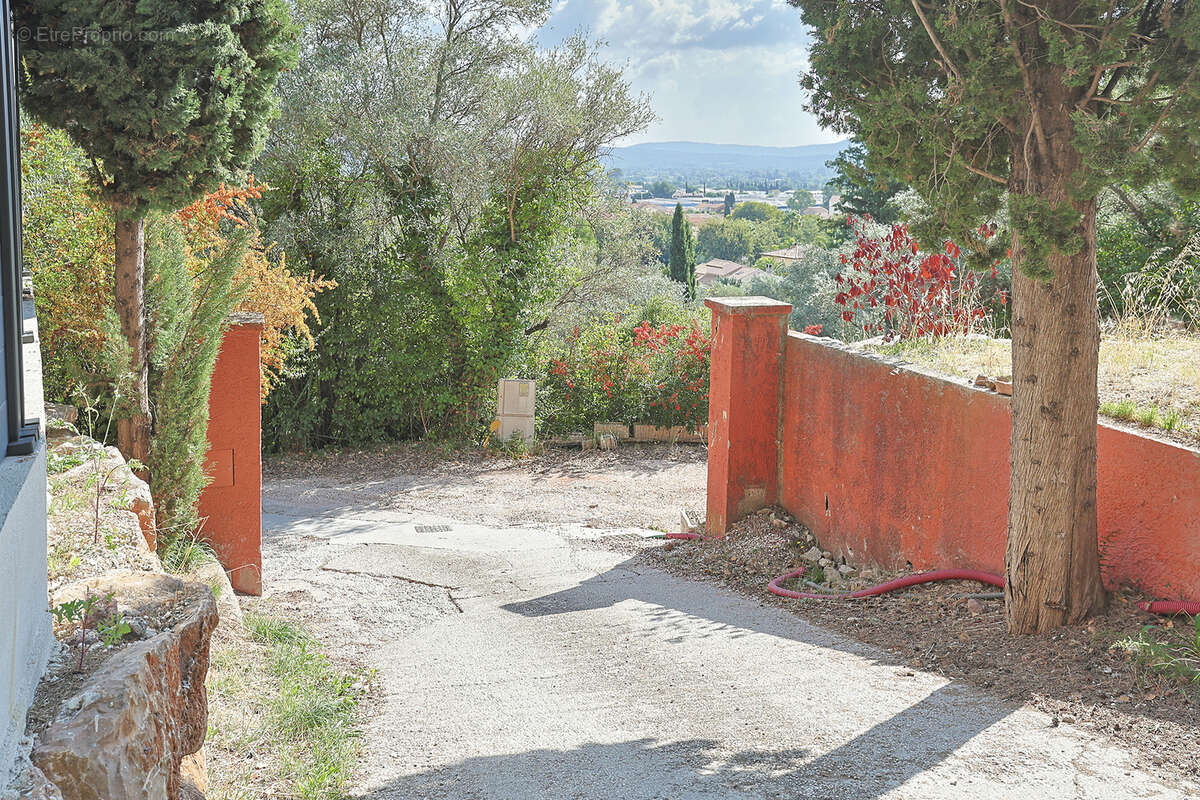 Maison à SOLLIES-PONT