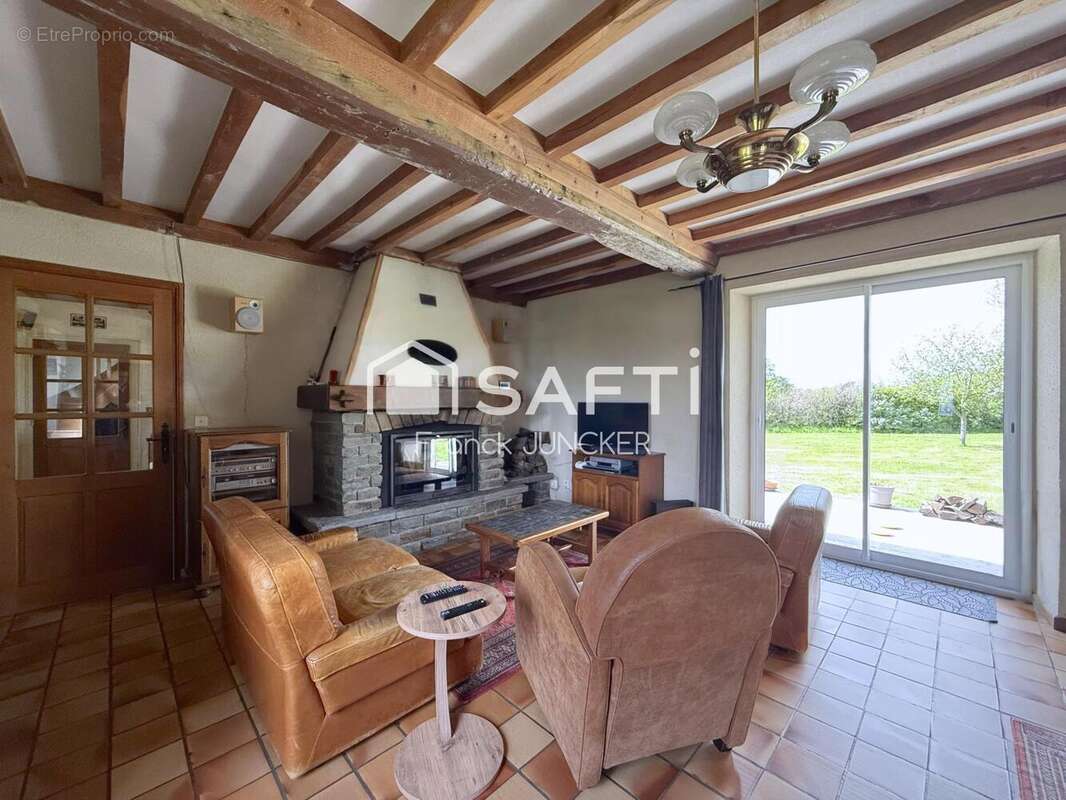 Maison 170 m² à Saint-Paul-Du-Vernay  - photo 6