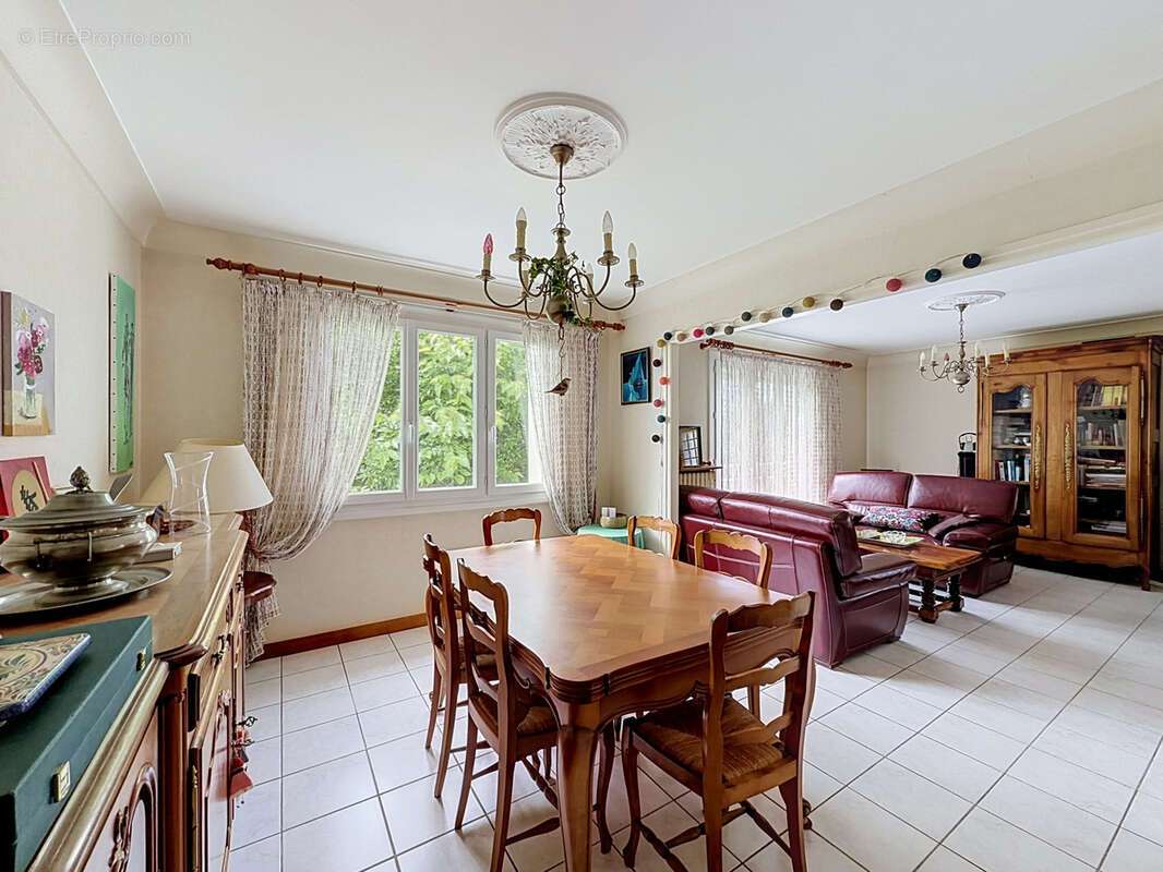 Maison familiale   hypercentre de bruz   133 m2   rare sur le secteur - photo 5