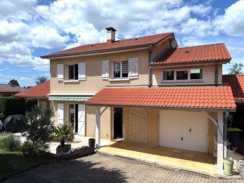 Chasselay village prisé - Maison de 155 m² - Piscine chauffée - photo 17