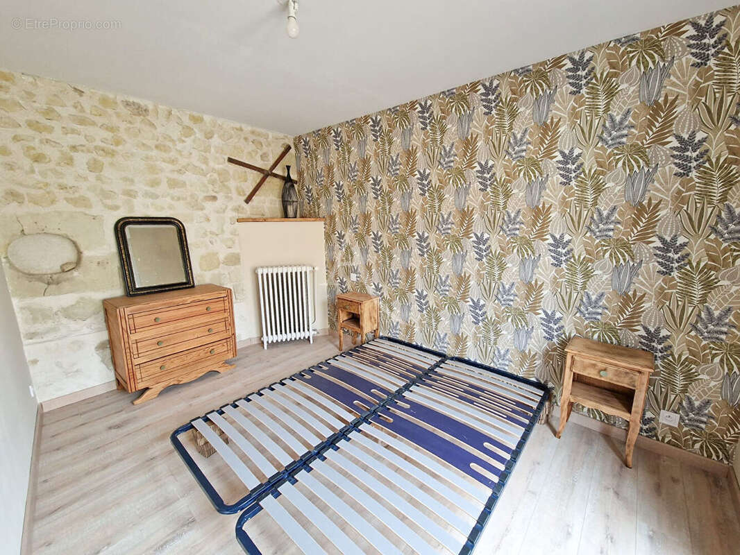 Maison à LE PUY-NOTRE-DAME