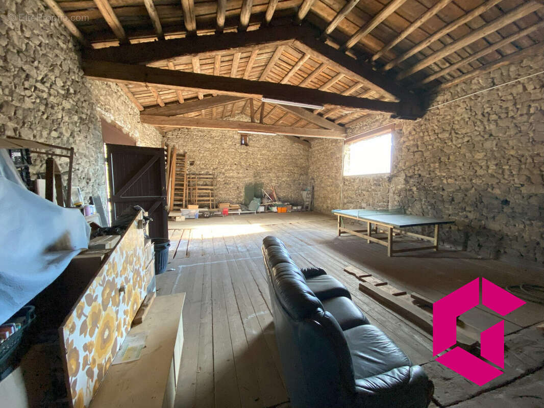 Maison à SAINT-JUST-MALMONT