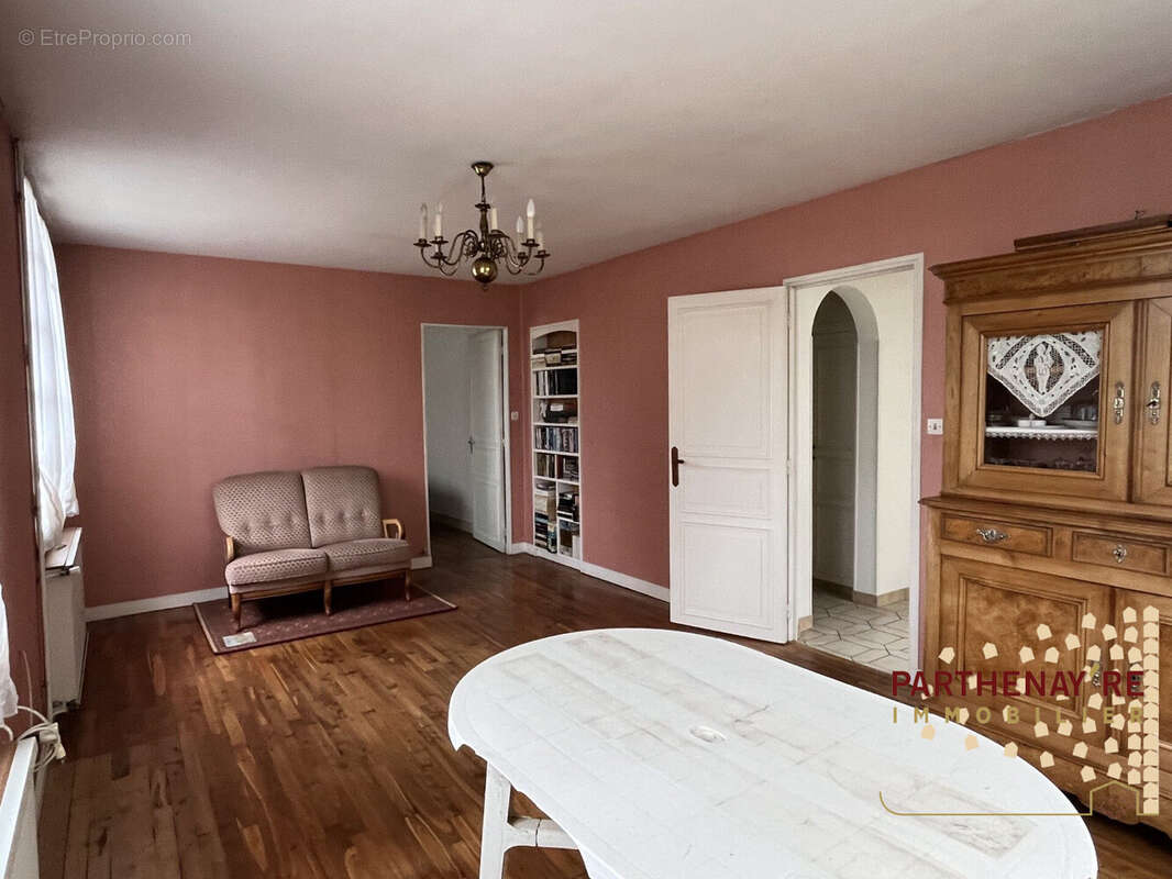 Maison à PARTHENAY