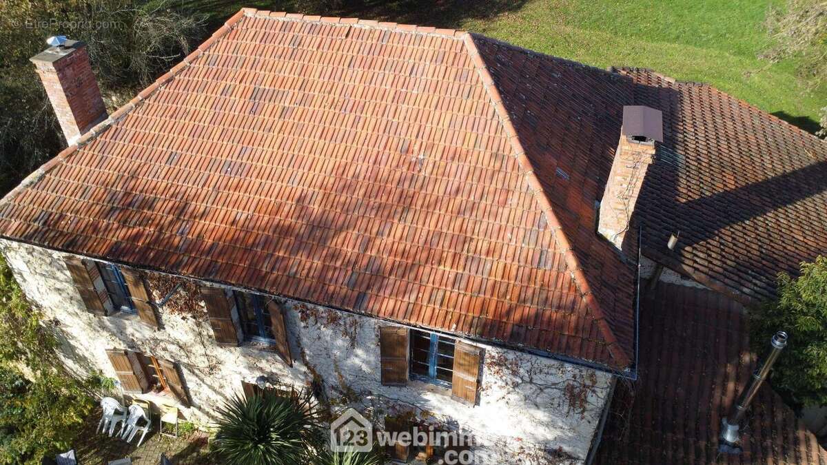 Maison à COURRENSAN