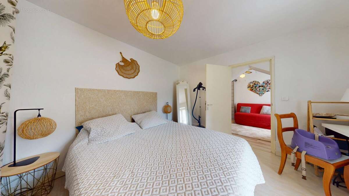 A VENDRE : Maison 6 pièces avec cour et jardin  ( à 20 mins de REIMS via l'autoroute A34) - photo 9