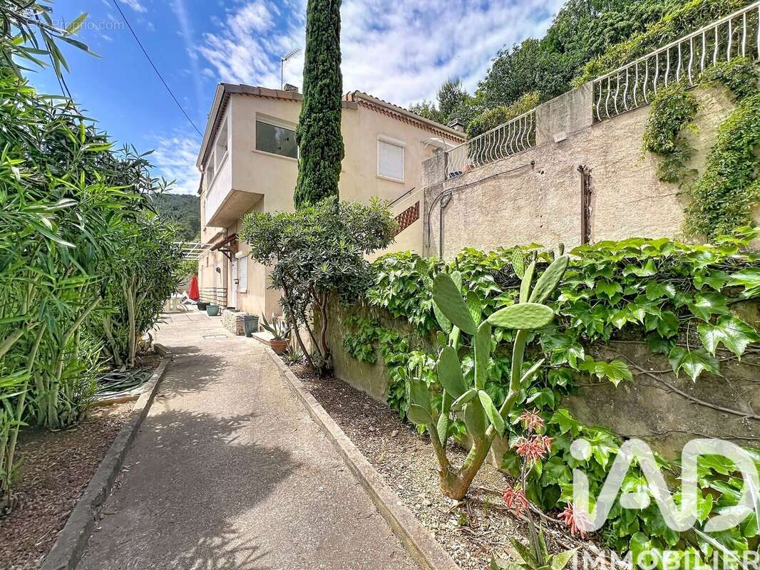 Photo 2 - Maison à MARSEILLE-11E
