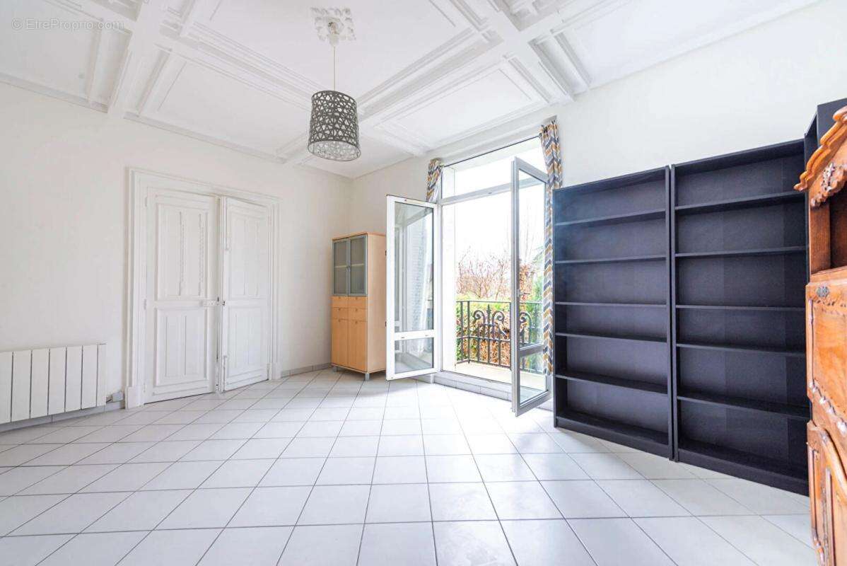 Appartement à SAINT-REMY-LES-CHEVREUSE