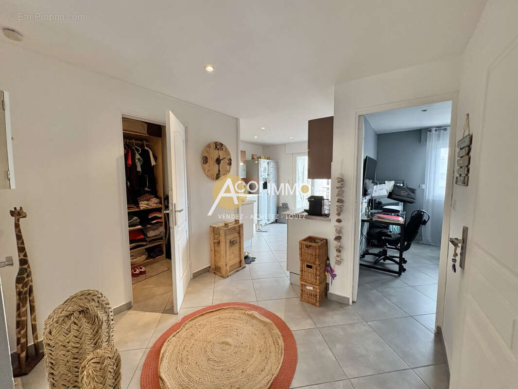 Toulon, Saint Jean, Appartement T2 de 57m2, Rénové,  Avec Balcon - photo 6