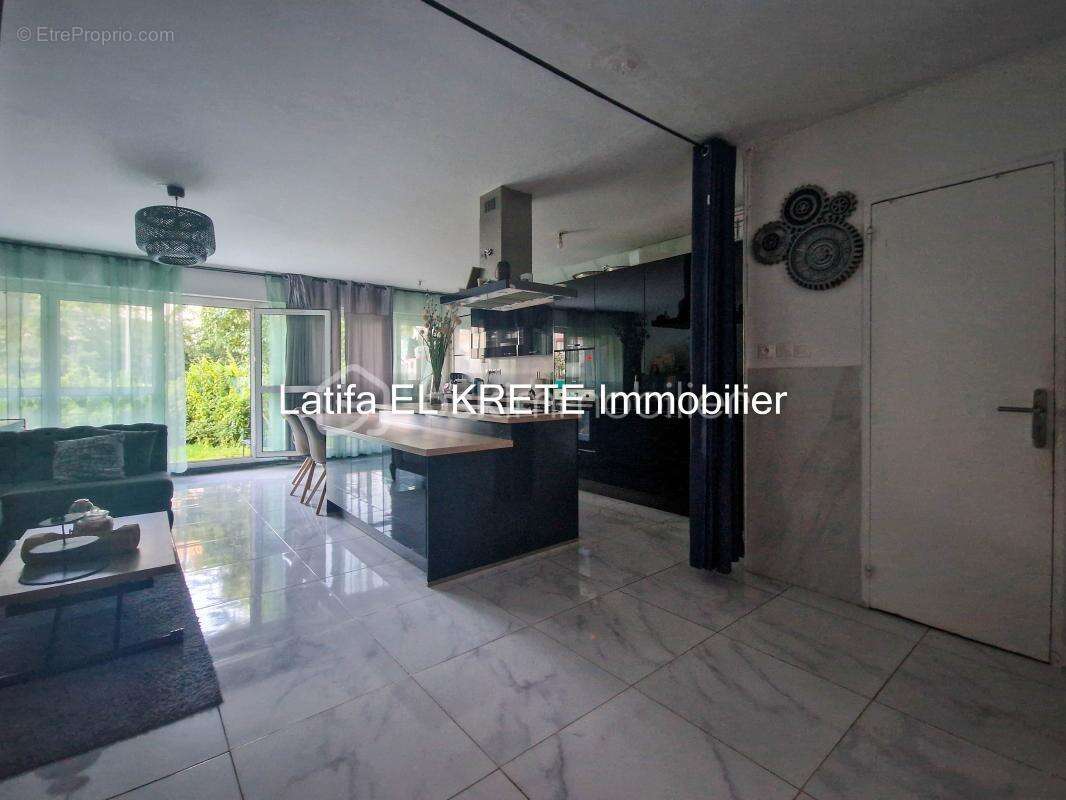 Maison à CHENNEVIERES-SUR-MARNE