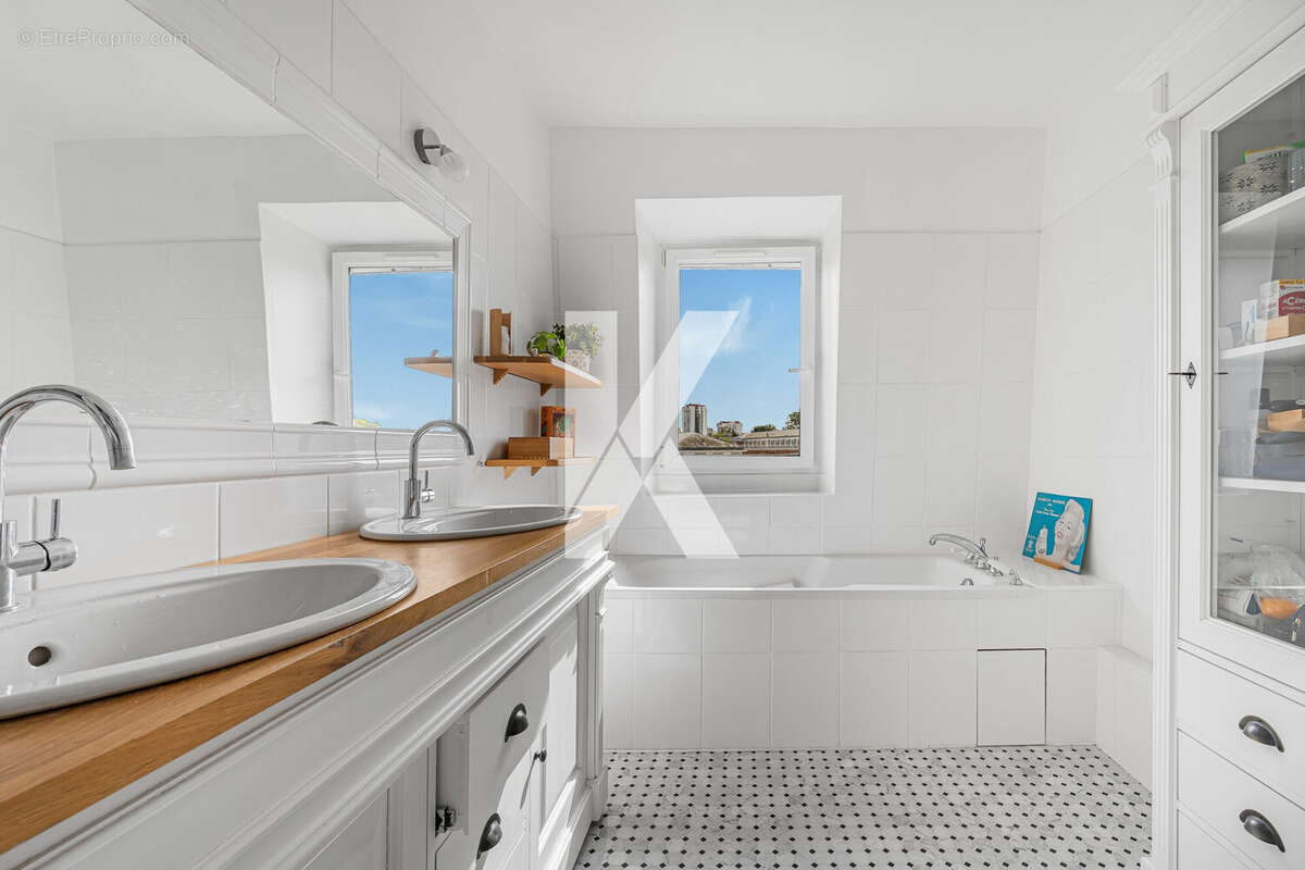 salle de bains - Appartement à SAINT-GRATIEN