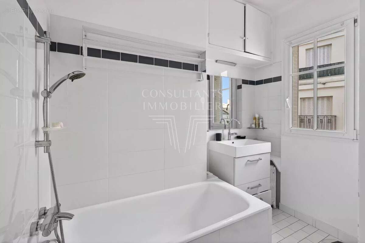 Appartement à PARIS-16E