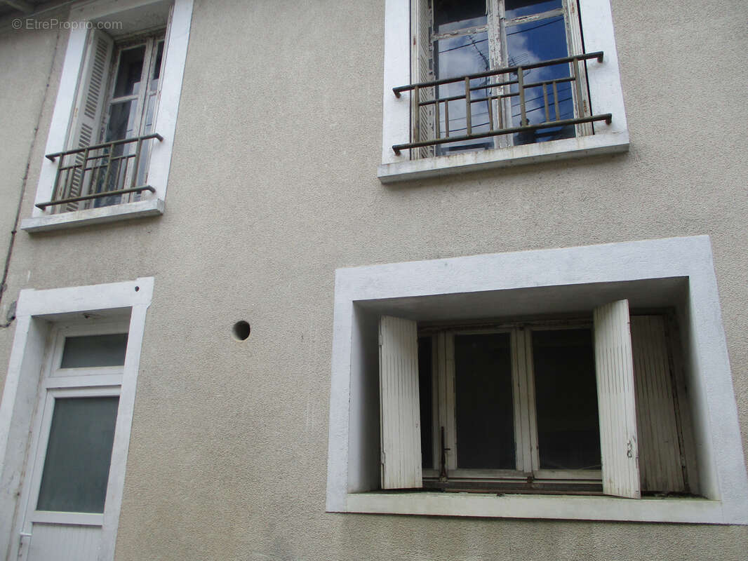 Maison à LUSIGNAN