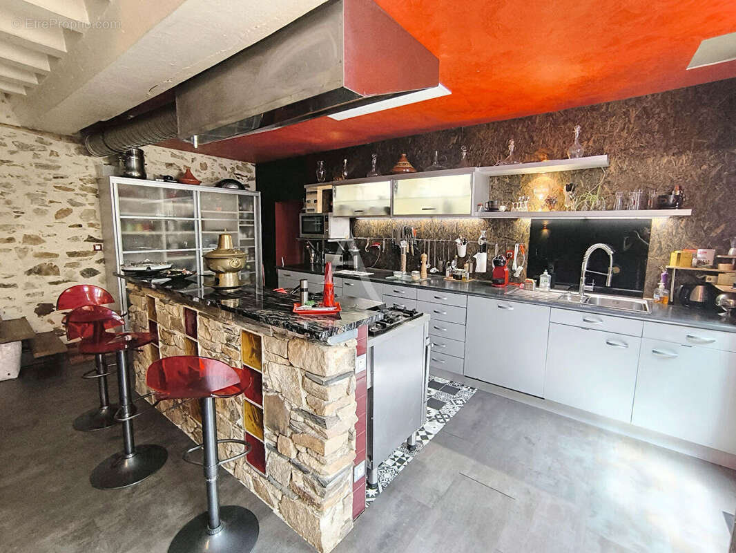 Maison à GREZ-NEUVILLE