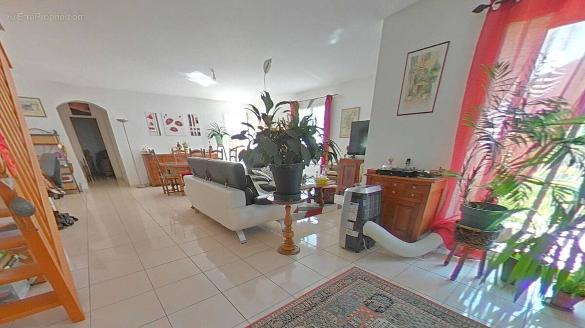 Maison à NISSAN-LEZ-ENSERUNE