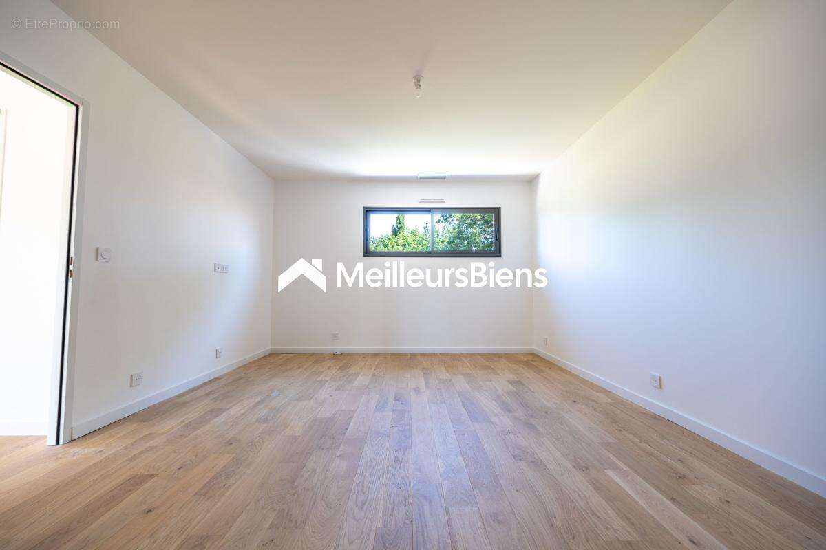 Maison à ROQUEBRUNE-SUR-ARGENS