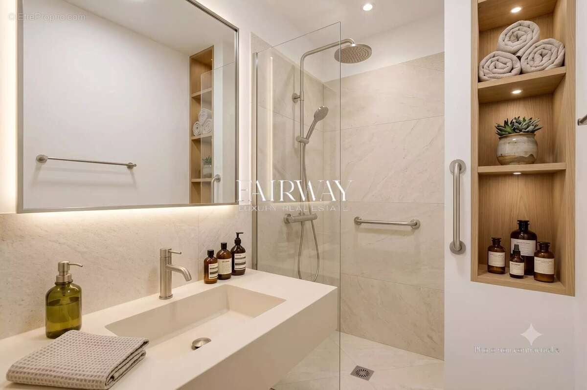Appartement à PARIS-8E