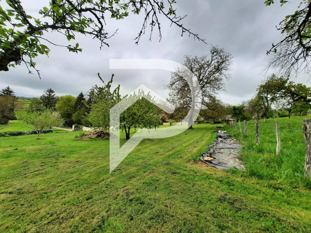 Terrain à VERSEILLES-LE-BAS