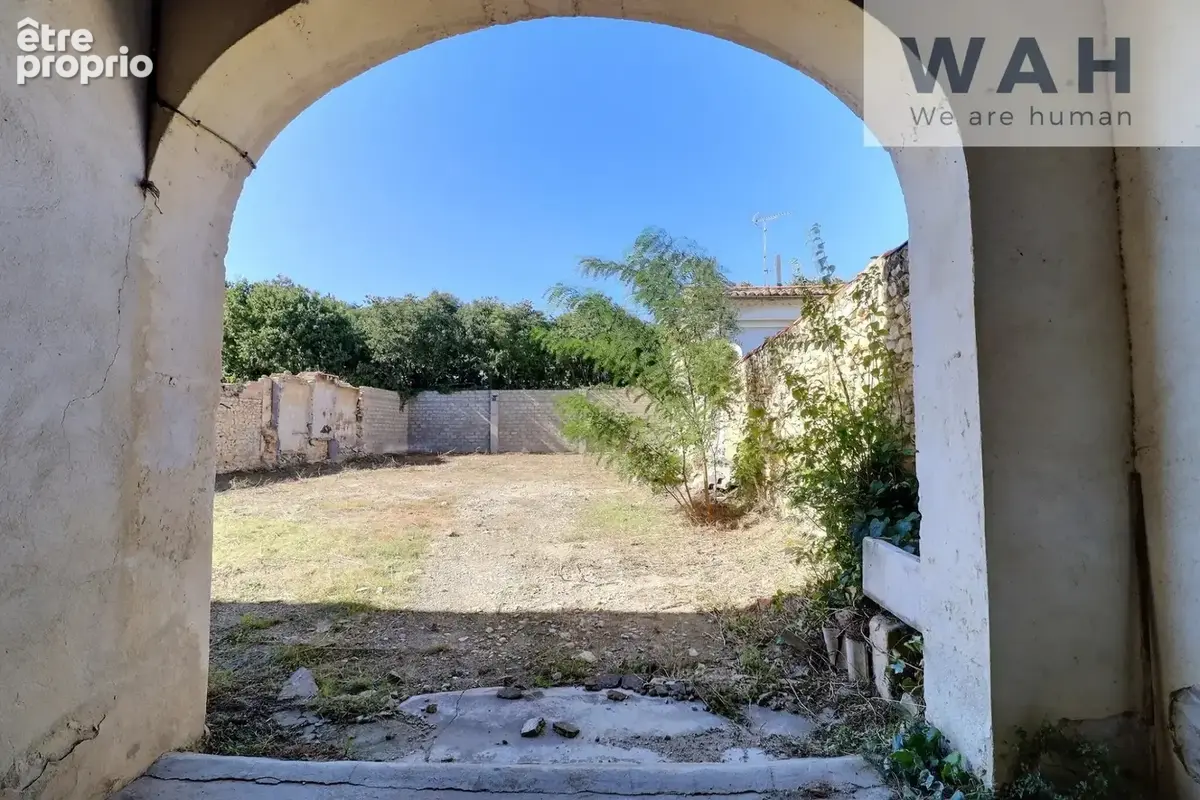 Maison de maitre - 7 pieces a renover -  30540 milhaud - photo 2