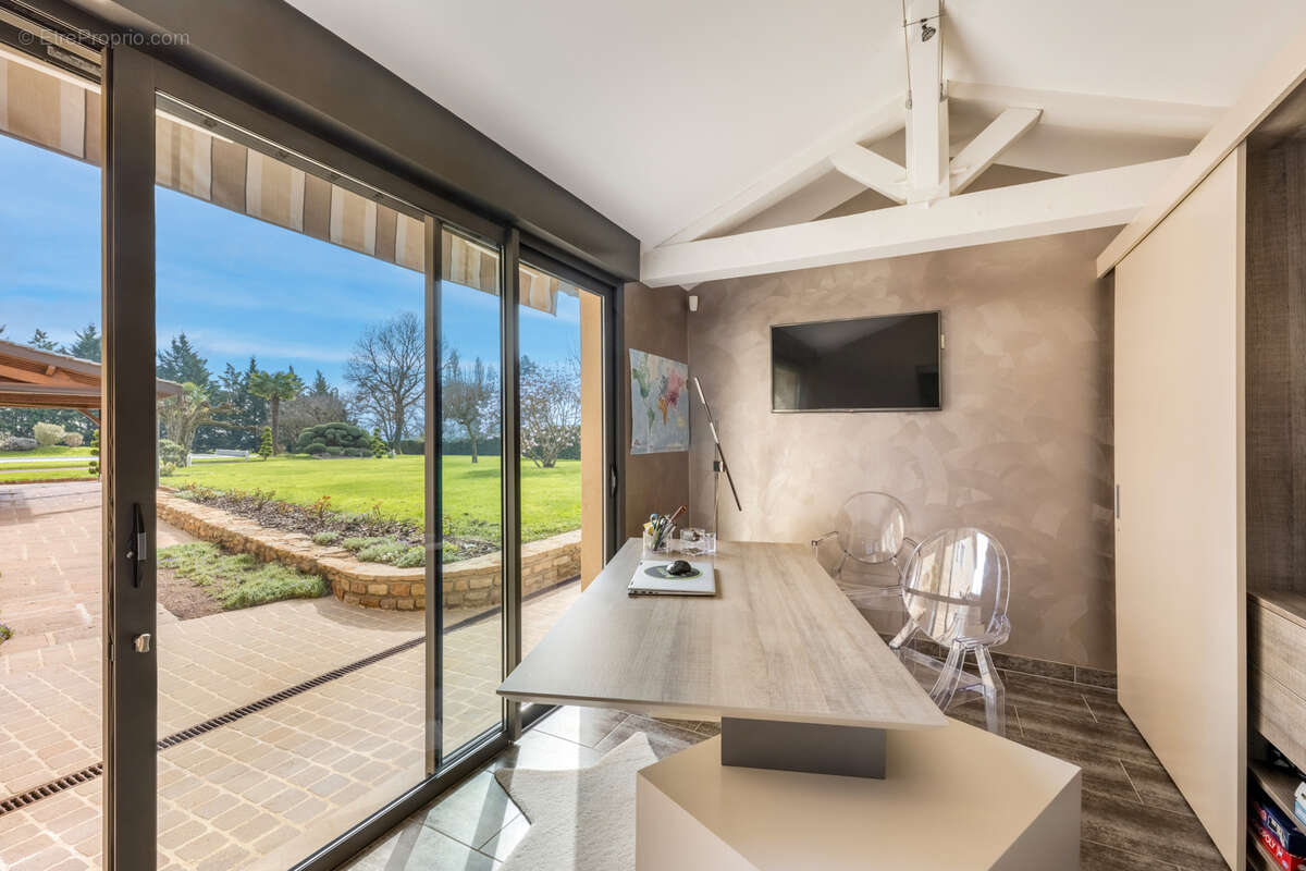 Maison à CHARNAY-LES-MACON