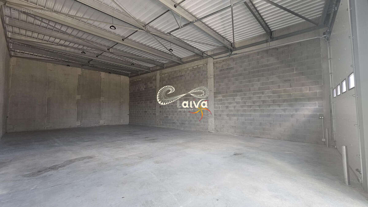 Commerce 182 m² à Miniac-Morvan  - photo 2