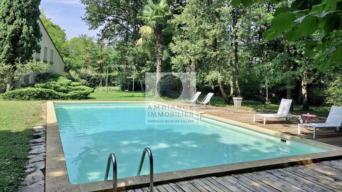 Maison à MONTELIER