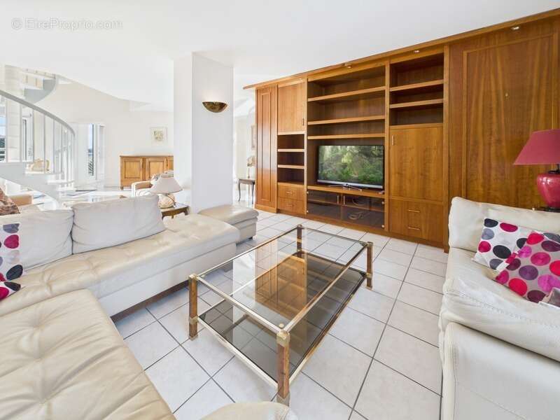 Appartement à AMBILLY