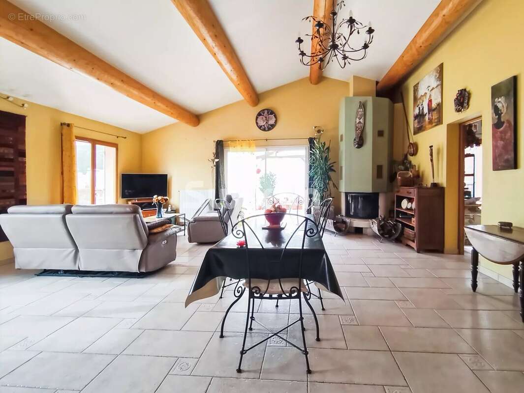 Maison à MORNAS