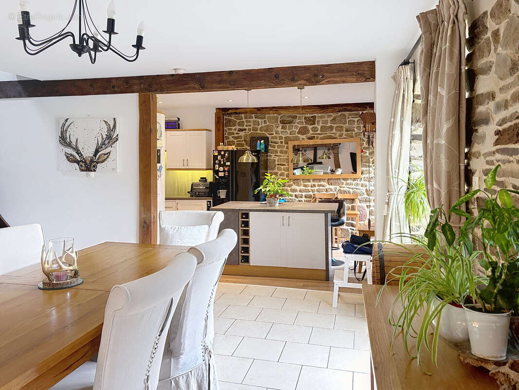 Maison à PERRIERS-EN-BEAUFICEL
