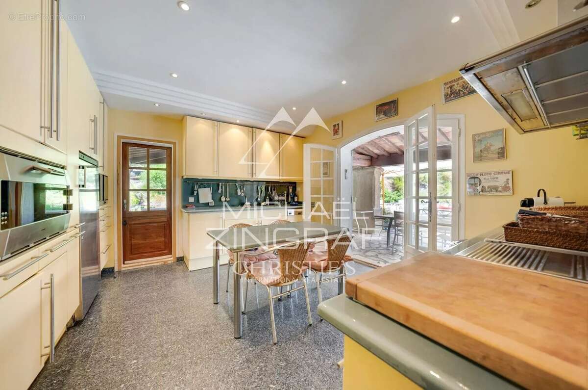 Maison à SAINT-CYR-SUR-MER