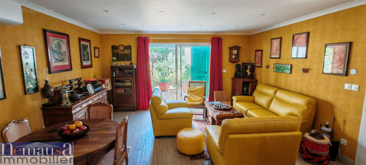 Maison à SAINT-CHAPTES