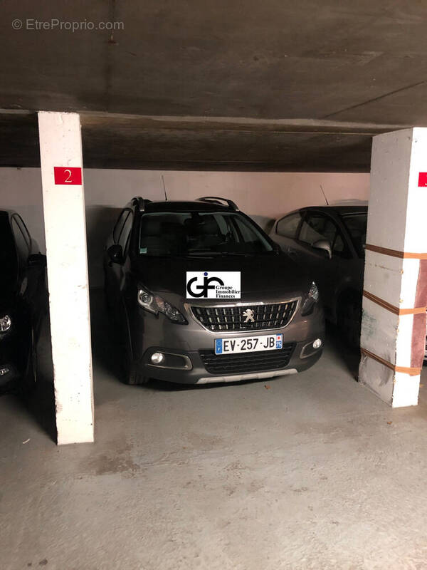 Parking à PARIS-16E