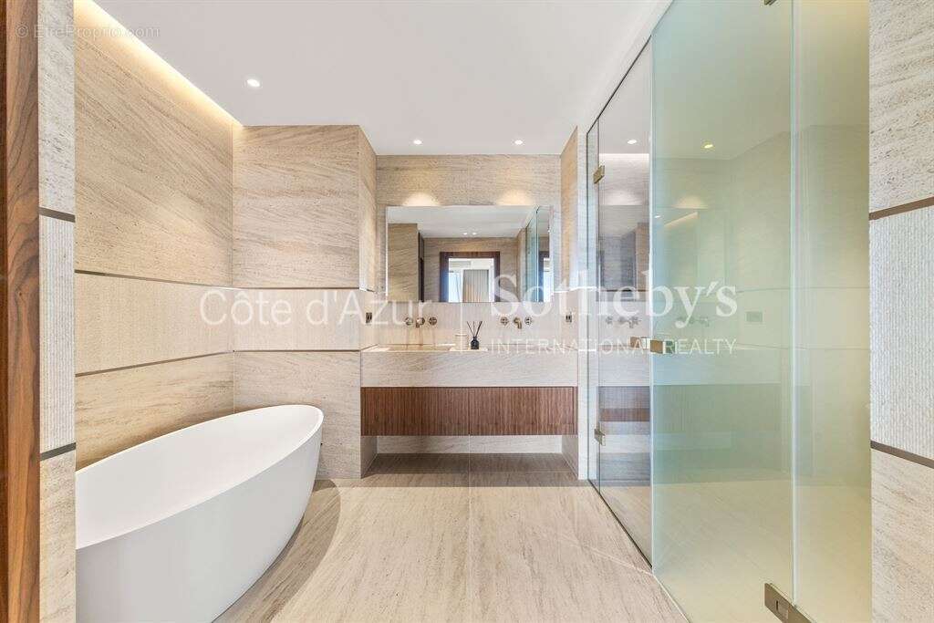 Villa contemporaine avec vue mer panoramique à Nice Mont Boron, face à Villefranche-sur-Mer - photo 19