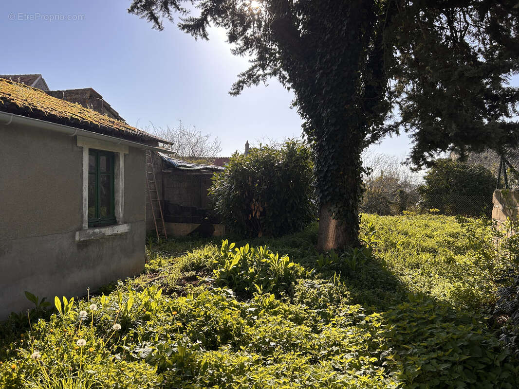 A VENDRE - Maison à rénover entièrement à Saint-Marcel - photo 9