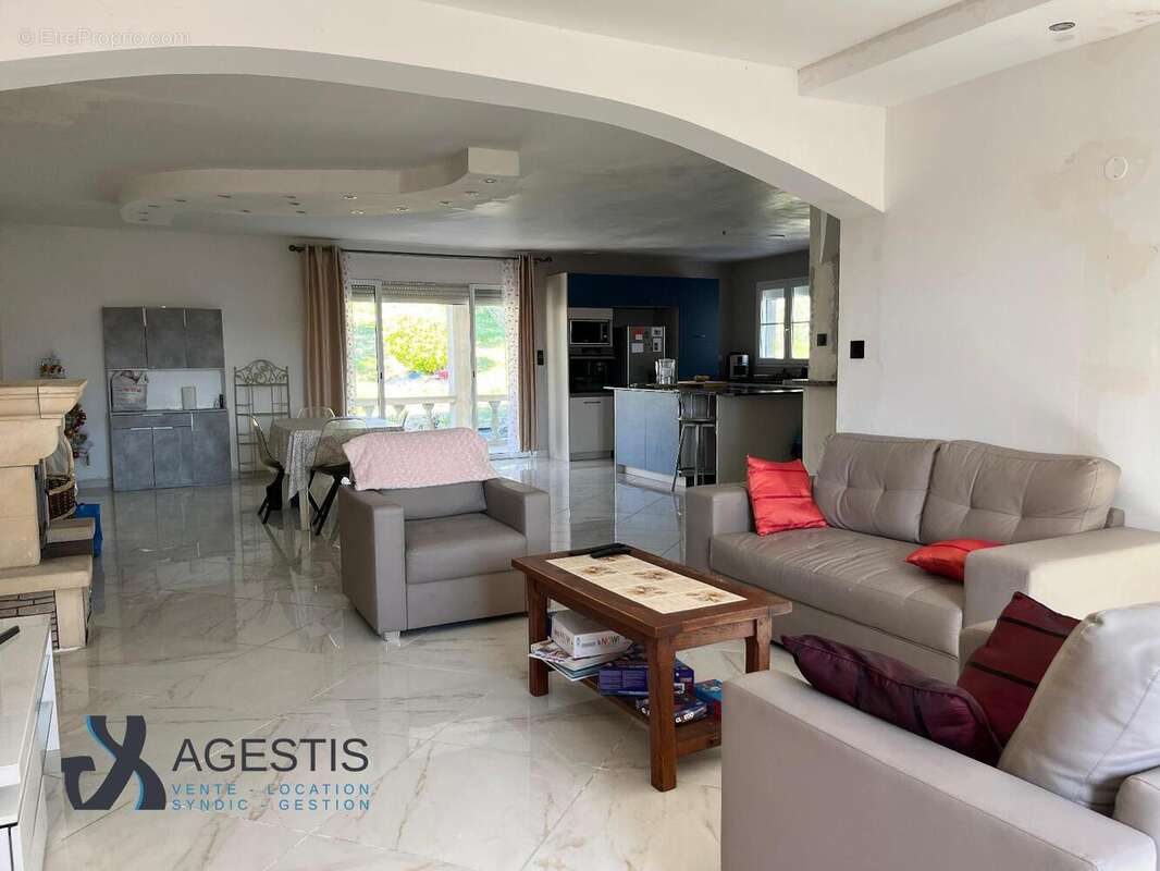   - Maison à ROQUECOURBE