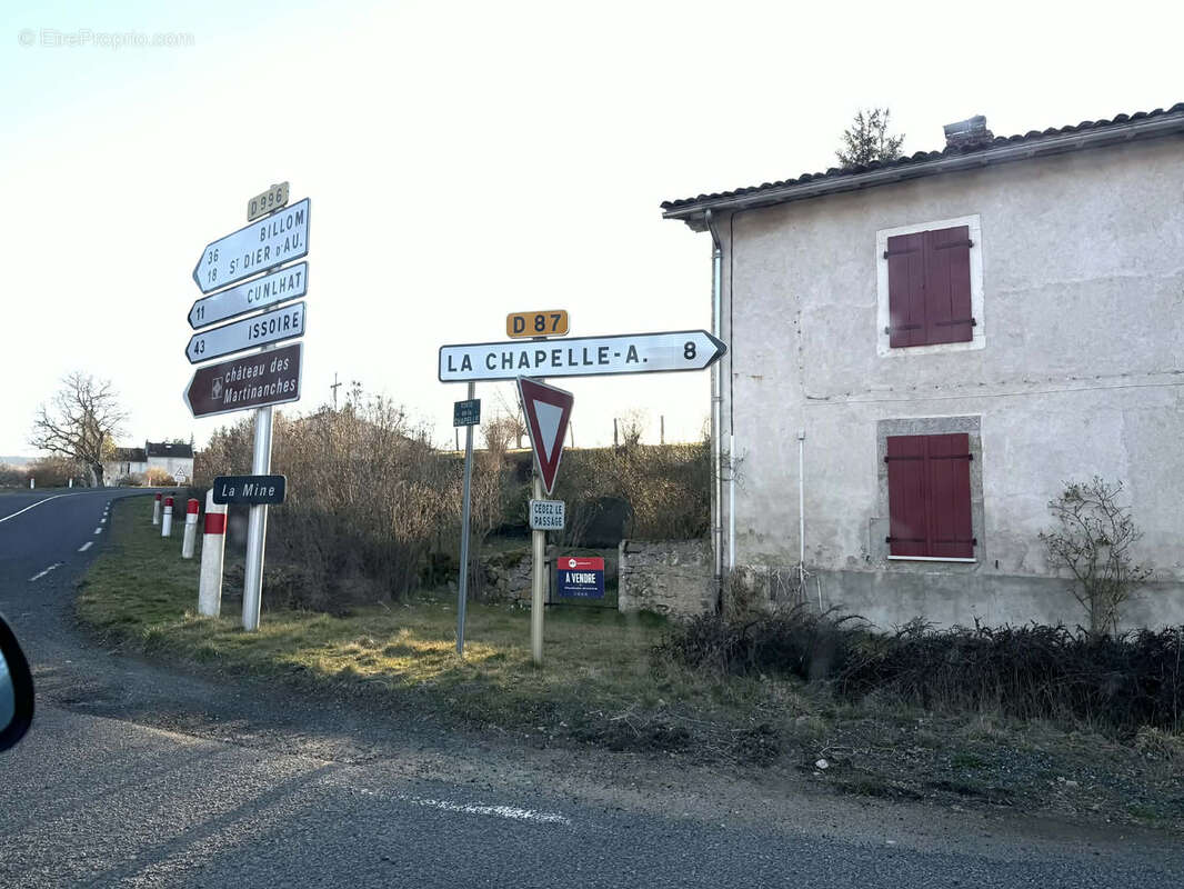 Maison à SAINT-AMANT-ROCHE-SAVINE
