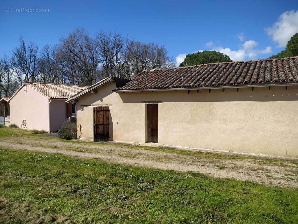 Maison récente avec piscine + dépendances - photo 18