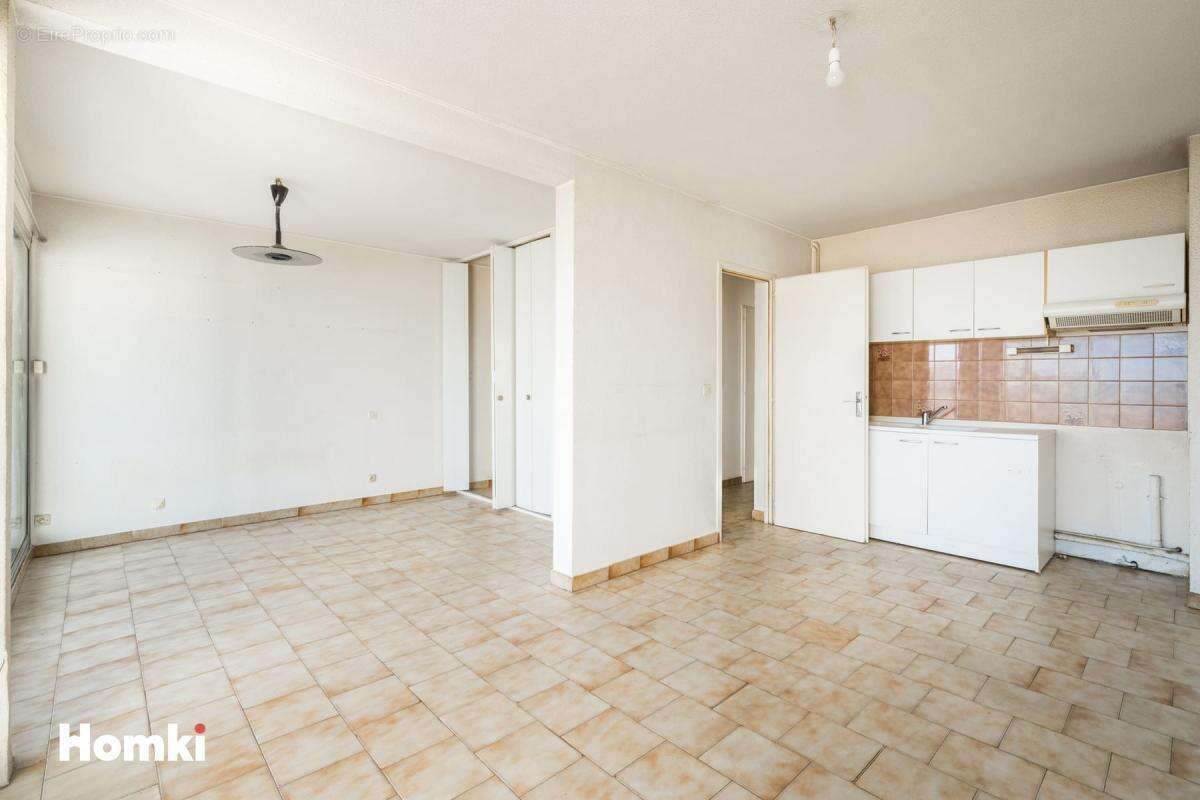 Appartement à MAUGUIO