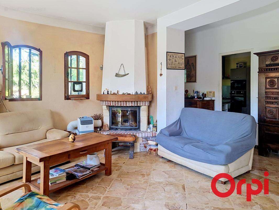 Maison de type 7 pieces de 130 m2 avec garage et piscine - photo 6
