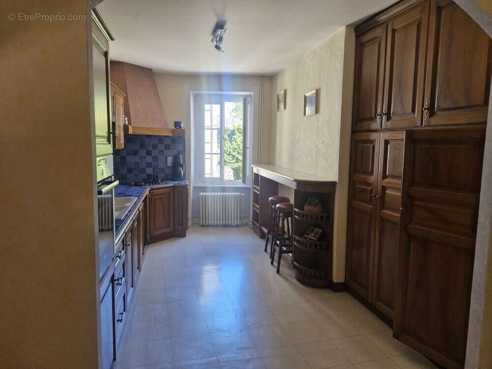 Appartement 187 m² à Saint-Laurent-Sur-Gorre  - photo 2