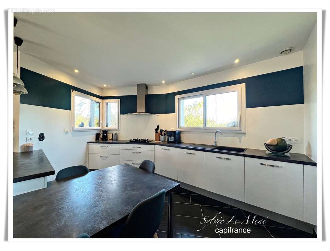 À vendre au Sourn, à proximité immédiate de Pontivy : découvrez cette spacieuse maison familiale de plus de 200 m² habitables - photo 10