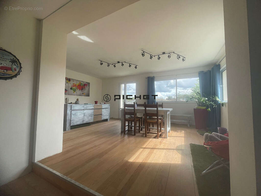 Maison à RUELLE-SUR-TOUVRE