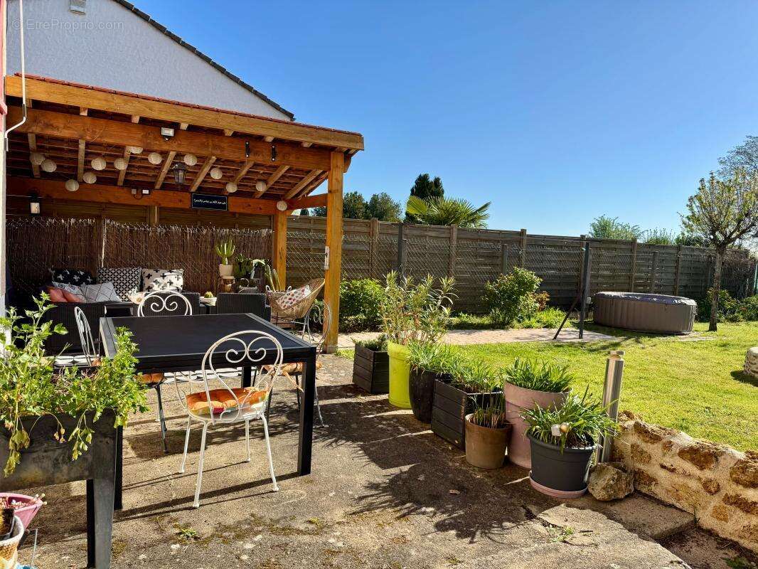 Maison à LEUDEVILLE